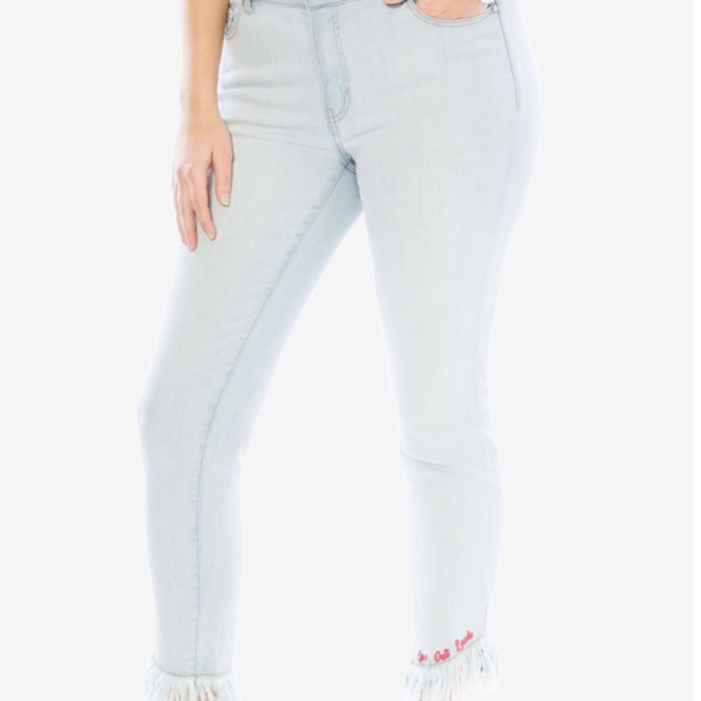 Denim 24/7 Monogram Skinny Fit Jean